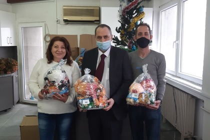 Посолството ни в Скопие и Генералното ни консулство в Битоля продължават с дарителската акция в рамките на проекта „Български коледни празници“